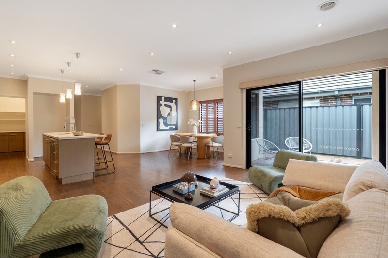 Photo - 6 Habitat Drive, Craigieburn VIC 3064 - Image 7