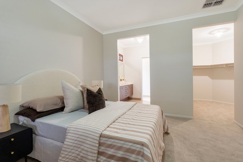 Photo - 6 Habitat Drive, Craigieburn VIC 3064 - Image 8