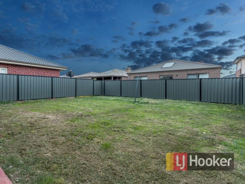 Photo - 6 Hackney Circuit, Clyde North VIC 3978 - Image 9