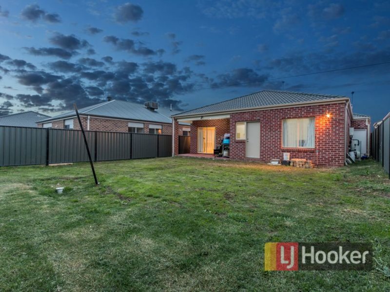 Photo - 6 Hackney Circuit, Clyde North VIC 3978 - Image 10