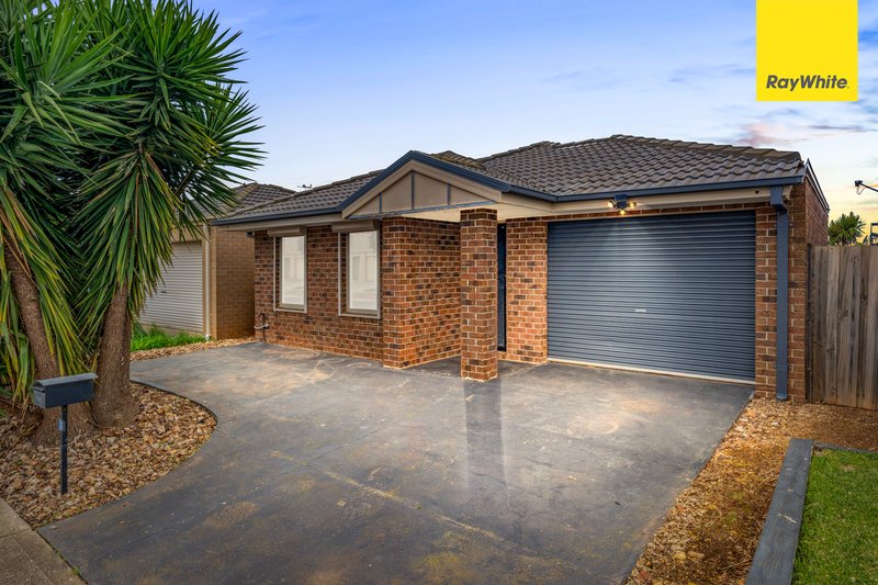 Photo - 6 Hall Mark Place, Kurunjang VIC 3337 - Image 1