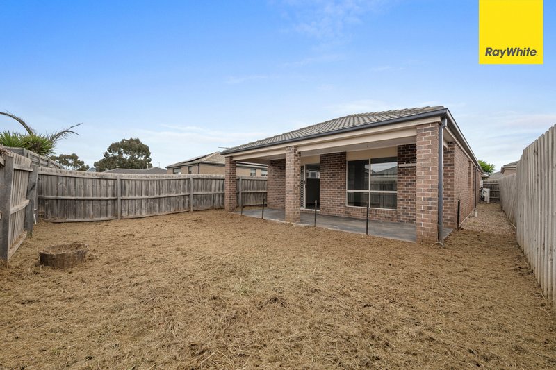 Photo - 6 Hall Mark Place, Kurunjang VIC 3337 - Image 15