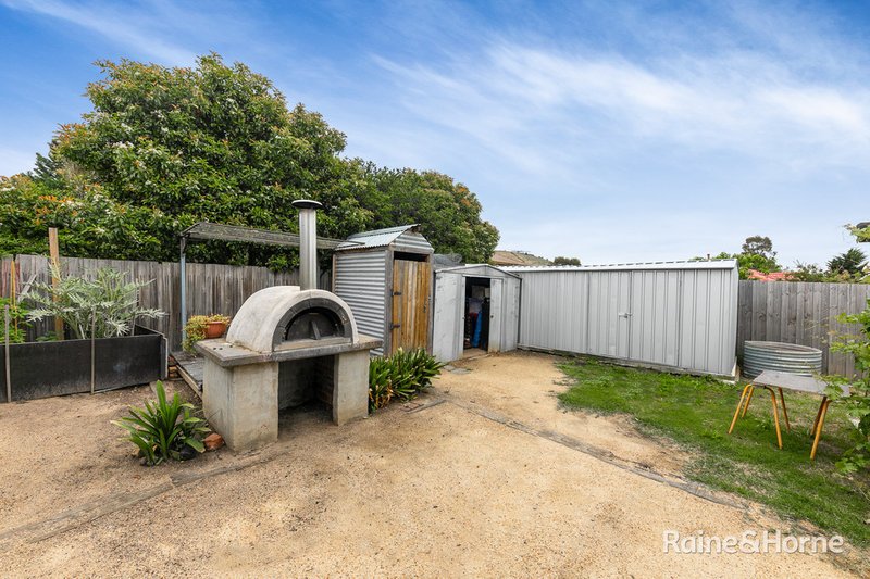 Photo - 6 Harcombe Drive, Sunbury VIC 3429 - Image 11