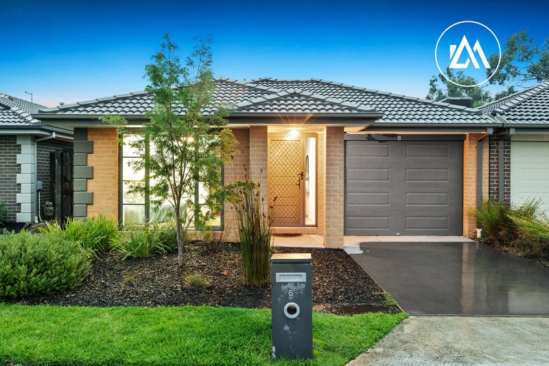 Photo - 6 Harlaw Court, Langwarrin VIC 3910 - Image 2