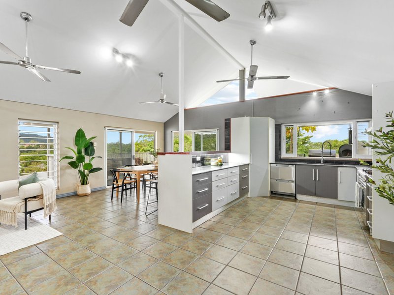 Photo - 6 Harrison Close, Kanimbla QLD 4870 - Image 2