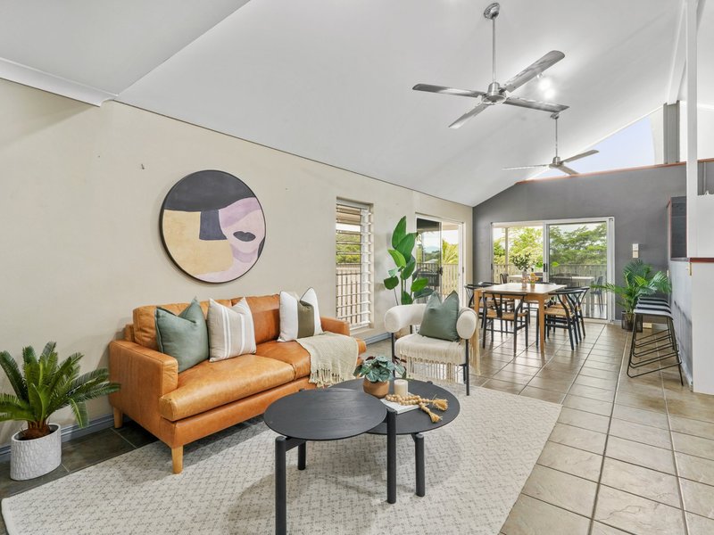 Photo - 6 Harrison Close, Kanimbla QLD 4870 - Image 3