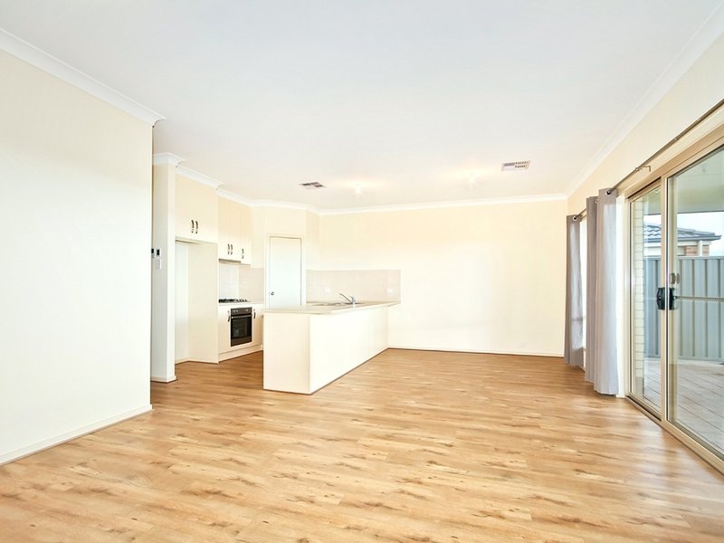 Photo - 6 Harrison Street, Seaford Heights SA 5169 - Image 4