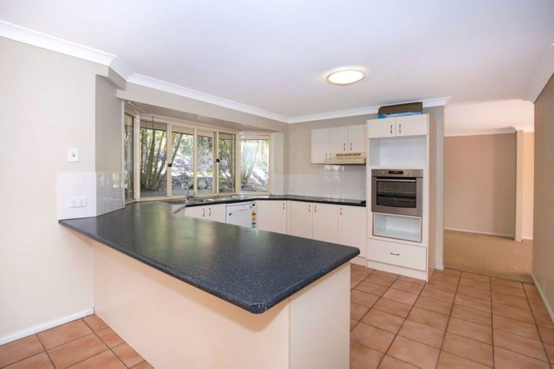 Photo - 6 Hart Court, Brookfield QLD 4069 - Image 4