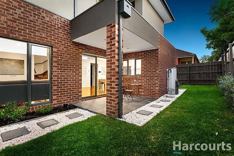 Photo - 6 Harvie Street, Glen Waverley VIC 3150 - Image 8