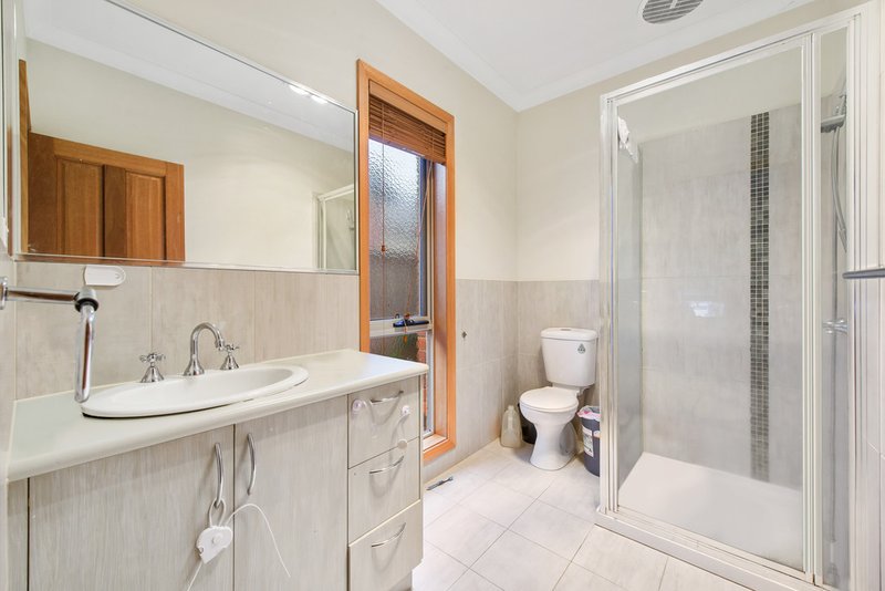 Photo - 6 Hascombe Drive, Caroline Springs VIC 3023 - Image 3