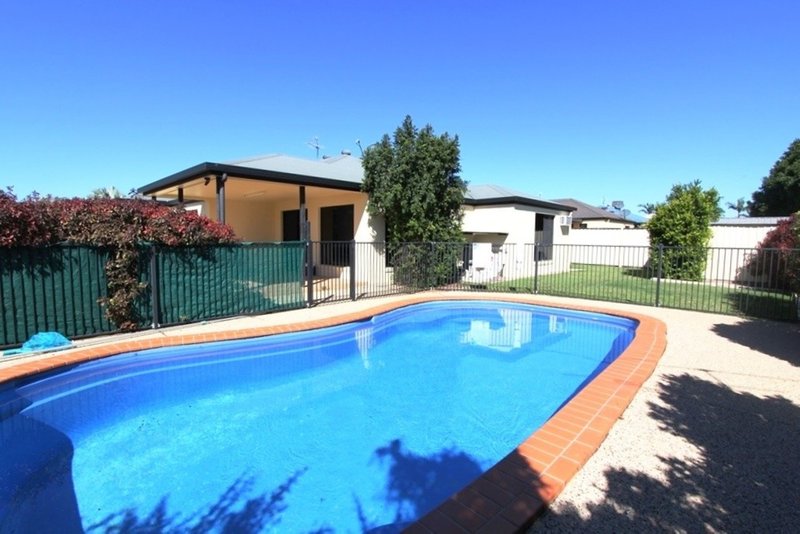 Photo - 6 Haswell Court, Emerald QLD 4720 - Image 2