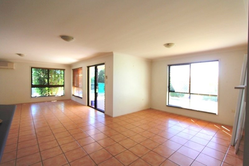 Photo - 6 Haswell Court, Emerald QLD 4720 - Image 6