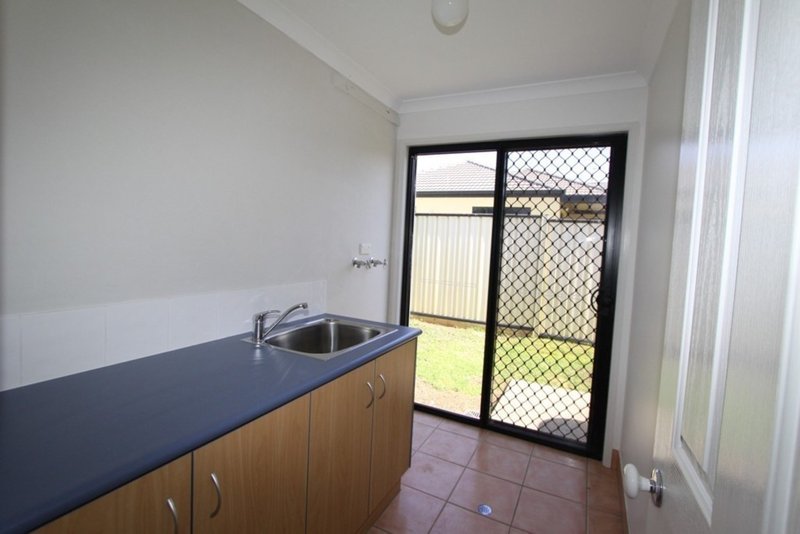 Photo - 6 Haswell Court, Emerald QLD 4720 - Image 14