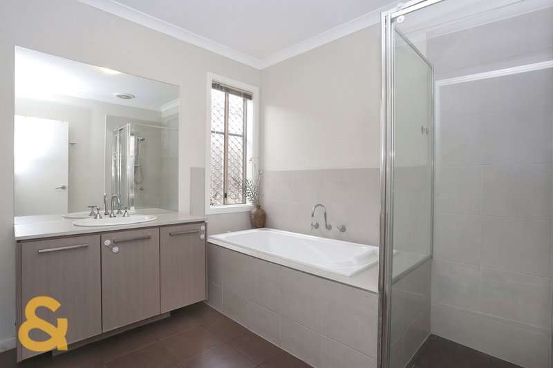 Photo - 6 Hayfield Road, Roxburgh Park VIC 3064 - Image 9