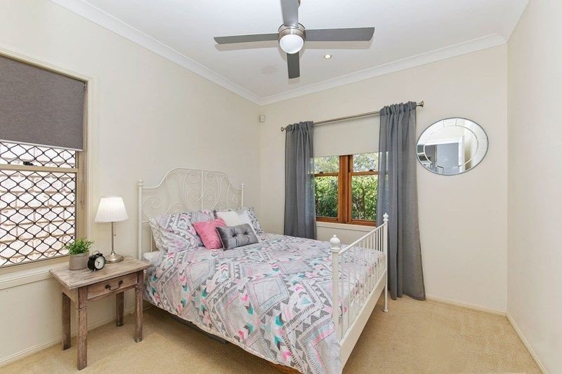 Photo - 6 Heathcote Avenue, North Lakes QLD 4509 - Image 10