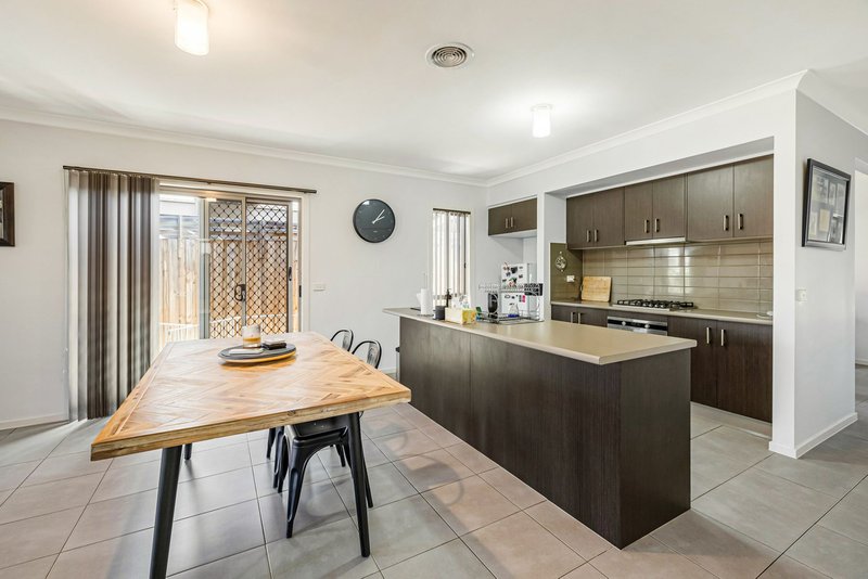 Photo - 6 Hegarty Place, Maddingley VIC 3340 - Image 3