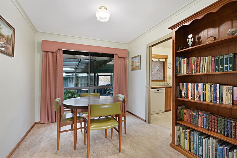 Photo - 6 Henderson Avenue, Horsham VIC 3400 - Image 6