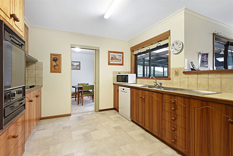 Photo - 6 Henderson Avenue, Horsham VIC 3400 - Image 8