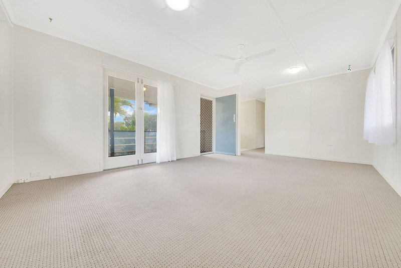 Photo - 6 Herbertson Street, West Gladstone QLD 4680 - Image 4