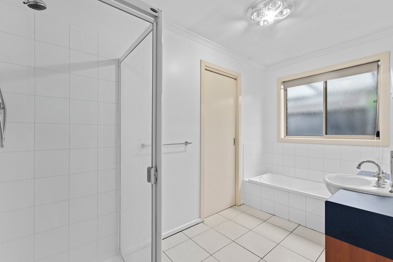 Photo - 6 Hewitt Drive, Grovedale VIC 3216 - Image 9