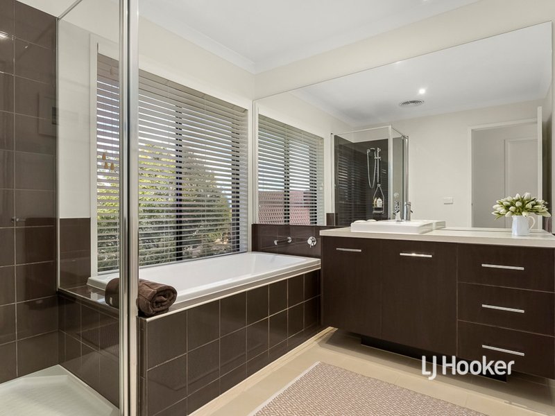 Photo - 6 Hibiscus Crescent, Point Cook VIC 3030 - Image 11