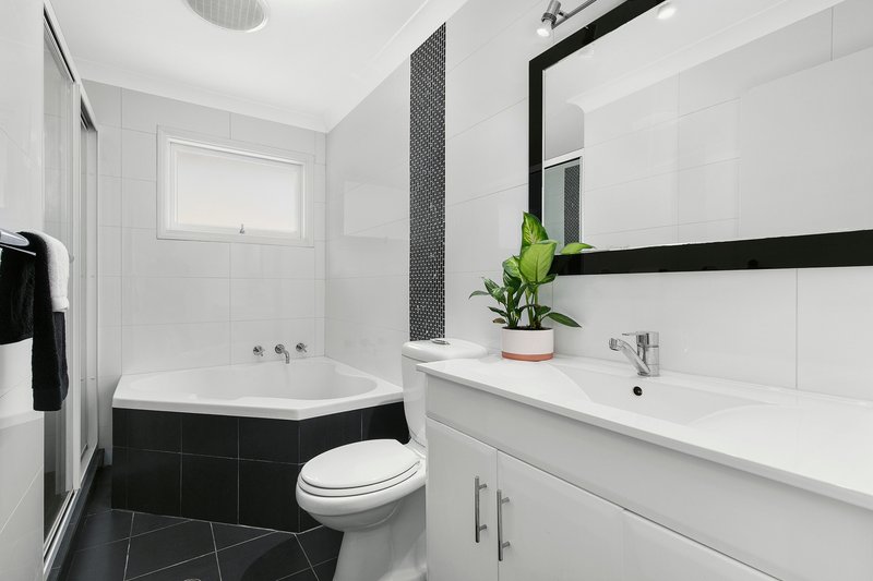 Photo - 6 Hicks Place, Kings Langley NSW 2147 - Image 4