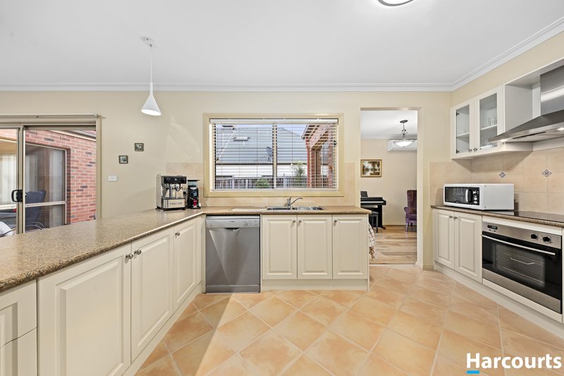 Photo - 6 Highgate Way, Rowville VIC 3178 - Image 4