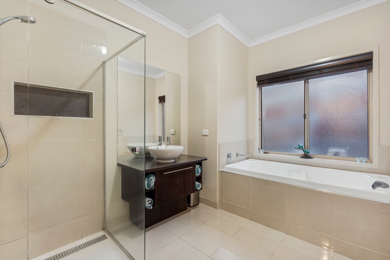 Photo - 6 Highpoint Drive, South Morang VIC 3752 - Image 14