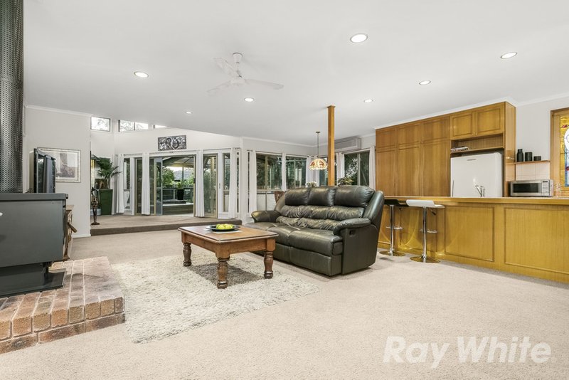 Photo - 6 Highview Grove, Burwood East VIC 3151 - Image 2