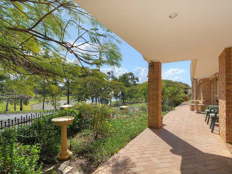 Photo - 6 Hillsborough Cl , Robina QLD 4226 - Image 1