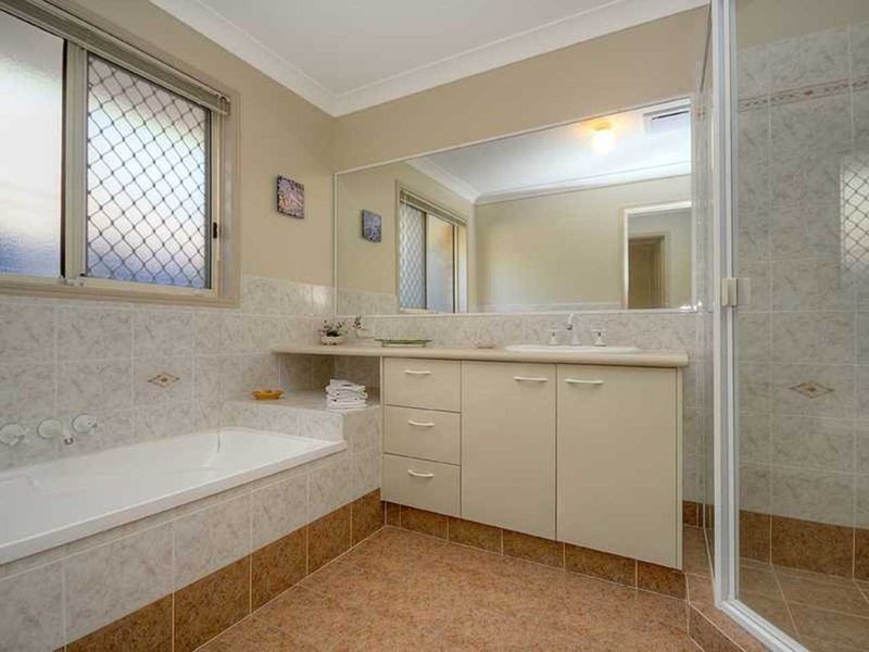 Photo - 6 Hillsborough Cl , Robina QLD 4226 - Image 11