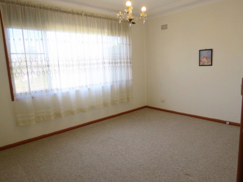 Photo - 6 Hilltop Avenue, Blacktown NSW 2148 - Image 6