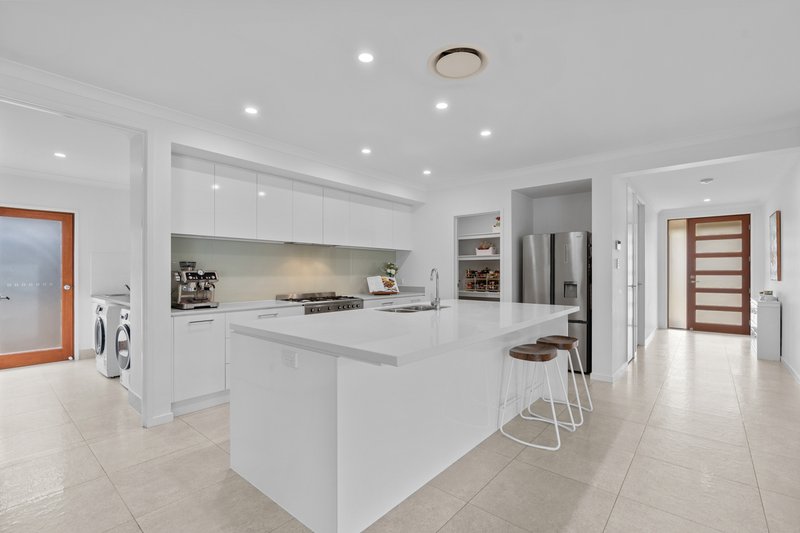 Photo - 6 Hilton Drive, Camira QLD 4300 - Image 5