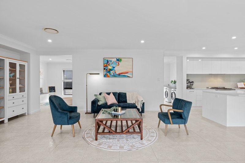 Photo - 6 Hilton Drive, Camira QLD 4300 - Image 7