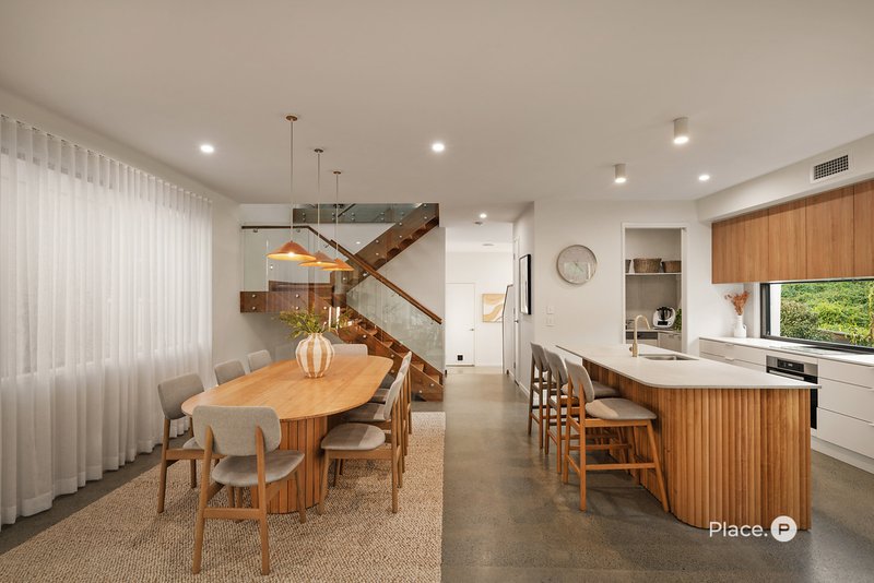 Photo - 6 Hobart Avenue, Camp Hill QLD 4152 - Image 6