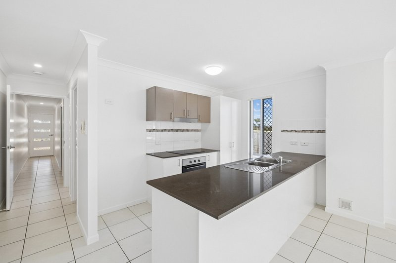 Photo - 6 Hoffmann Way, Bundamba QLD 4304 - Image 4