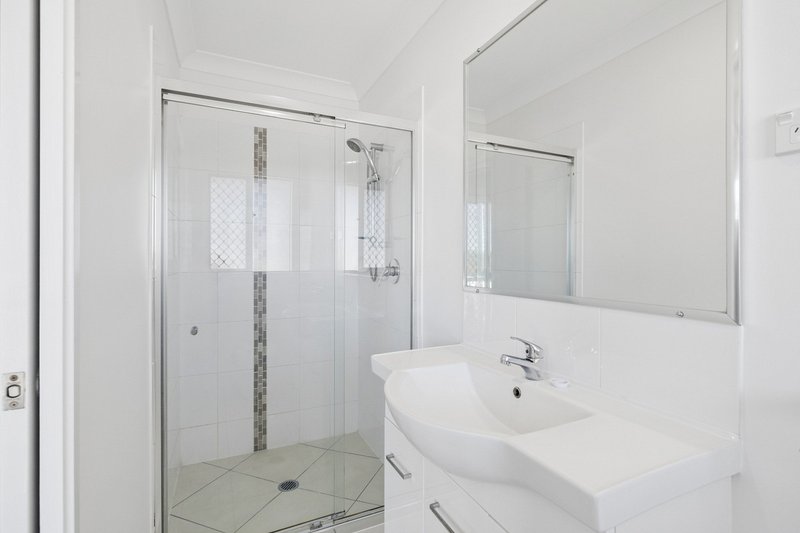 Photo - 6 Hoffmann Way, Bundamba QLD 4304 - Image 13
