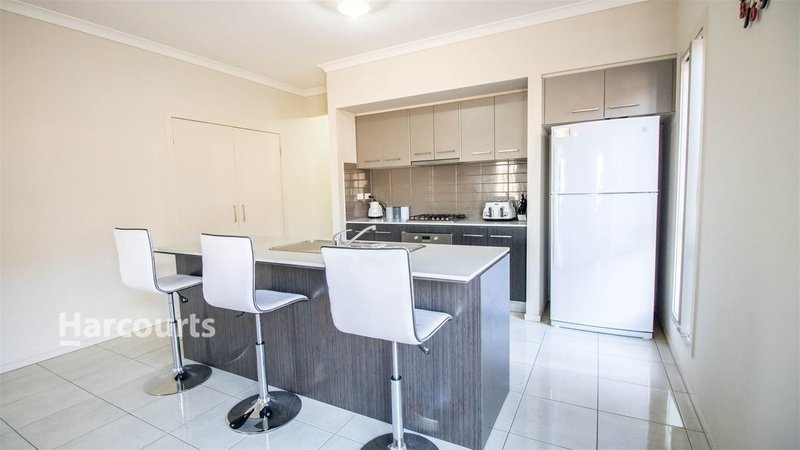 Photo - 6 Hollybrook St , Melton South VIC 3338 - Image 4