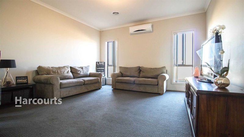 Photo - 6 Hollybrook St , Melton South VIC 3338 - Image 5