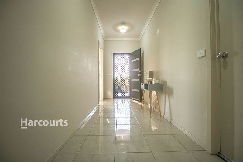 Photo - 6 Hollybrook St , Melton South VIC 3338 - Image 8