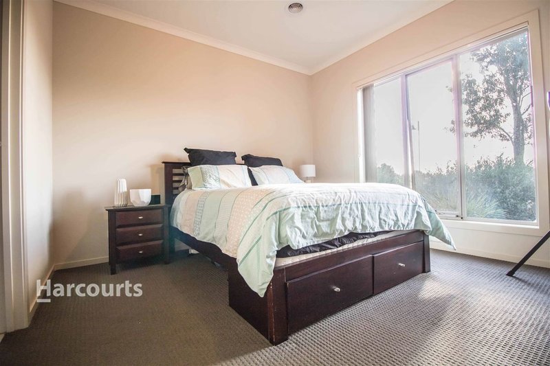 Photo - 6 Hollybrook St , Melton South VIC 3338 - Image 9