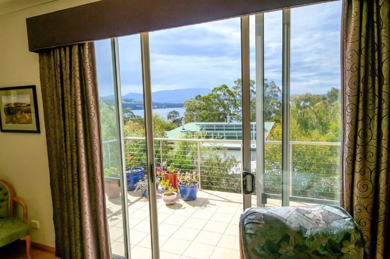 Photo - 6 Hopwood Crescent, Coningham TAS 7054 - Image 2