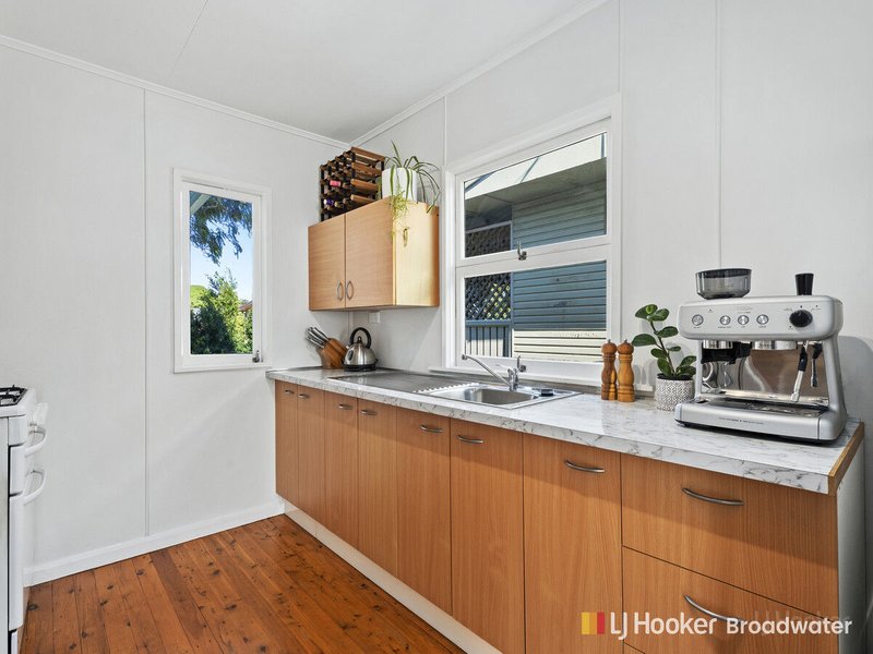 Photo - 6 Horder Avenue, Labrador QLD 4215 - Image 3