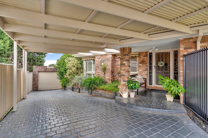 Photo - 6 Hove Place, Craigieburn VIC 3064 - Image 2