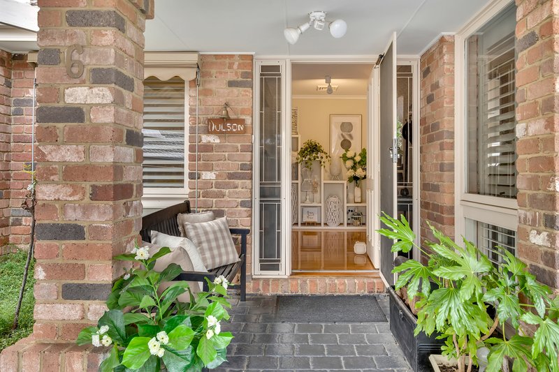 Photo - 6 Hove Place, Craigieburn VIC 3064 - Image 3