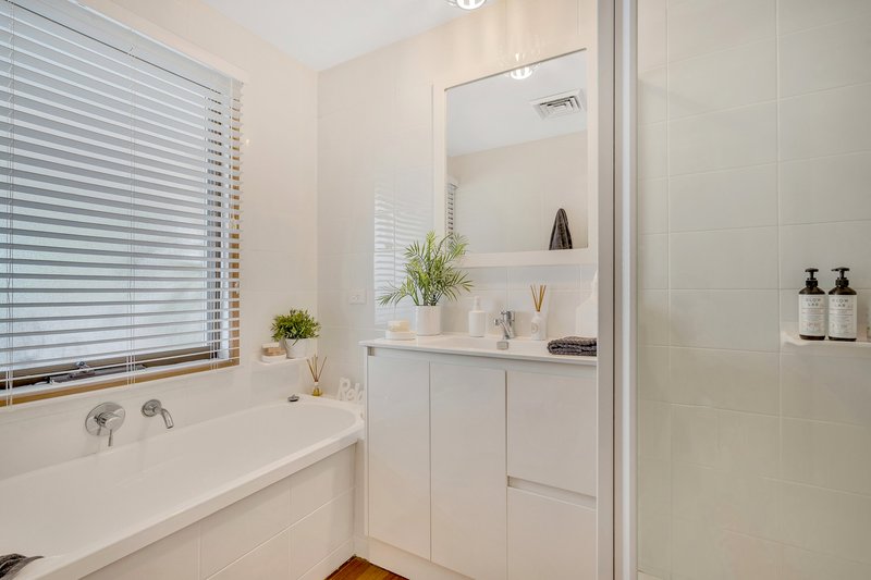 Photo - 6 Hove Place, Craigieburn VIC 3064 - Image 15