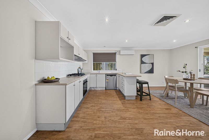 Photo - 6 Hoya Close, Cameron Park NSW 2285 - Image 9