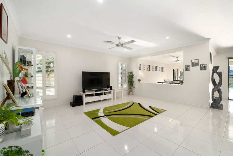 Photo - 6 Hugh Crescent, Murrumba Downs QLD 4503 - Image 3