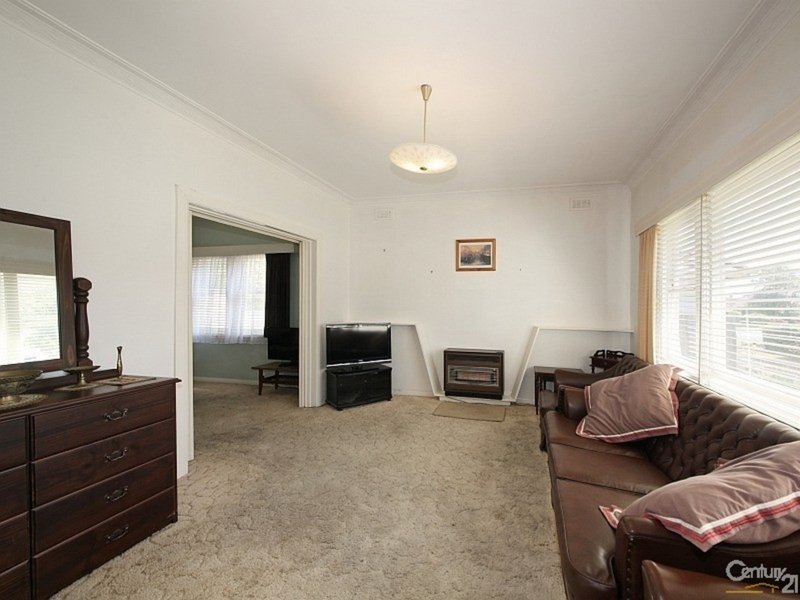 Photo - 6 Hutchinson Street, Bentleigh VIC 3204 - Image 2