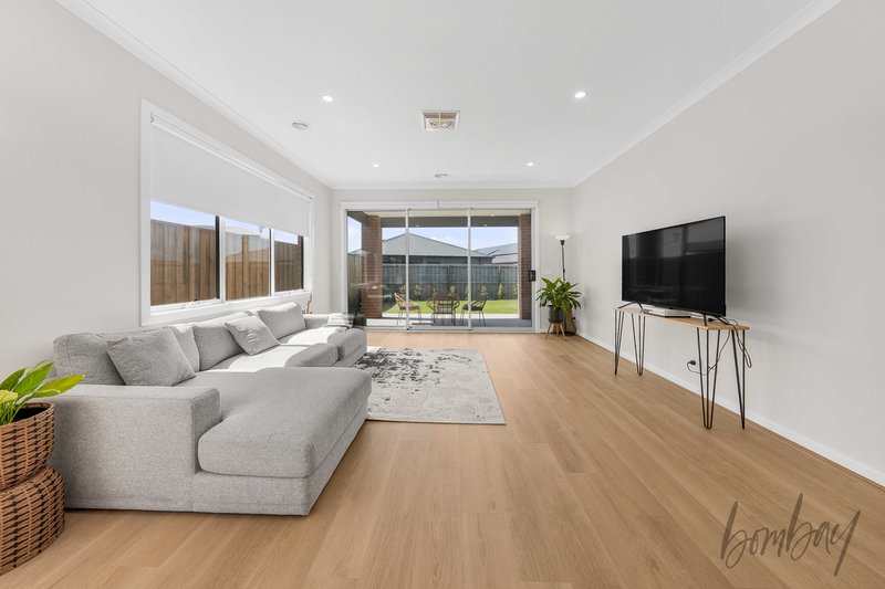 Photo - 6 Igneous Way, Donnybrook VIC 3064 - Image 9
